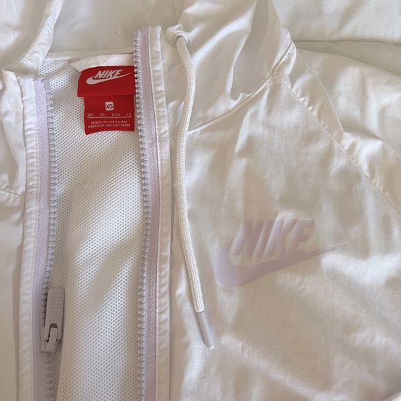 Nike women’s lilac Windbreaker jacket - Picture 6 of 8